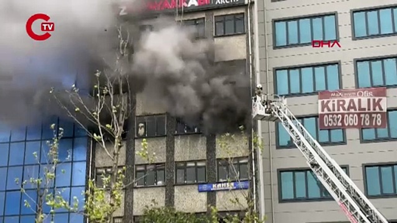 Sultangazi'de ayakkabı imalathanesinde yangın