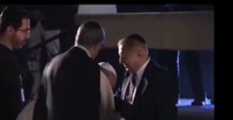 Whose hand did Pope Francis kiss here is that video offical video