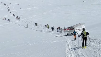 Monte Rosa, aereo ultraleggero spaventa gli scialpinisti. «Atterrato a pochi metri da noi»