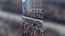 San Pietro, folla e file in piazza per il Giubileo degli adolescenti