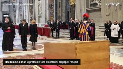 Mais qui était cette femme très remarquée qui n’a pas respecté les règles après le départ du pape François ?