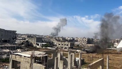 تصاعدة أعمدة دخانية بعد قصف إسرائيلي استهدف شرق غزة