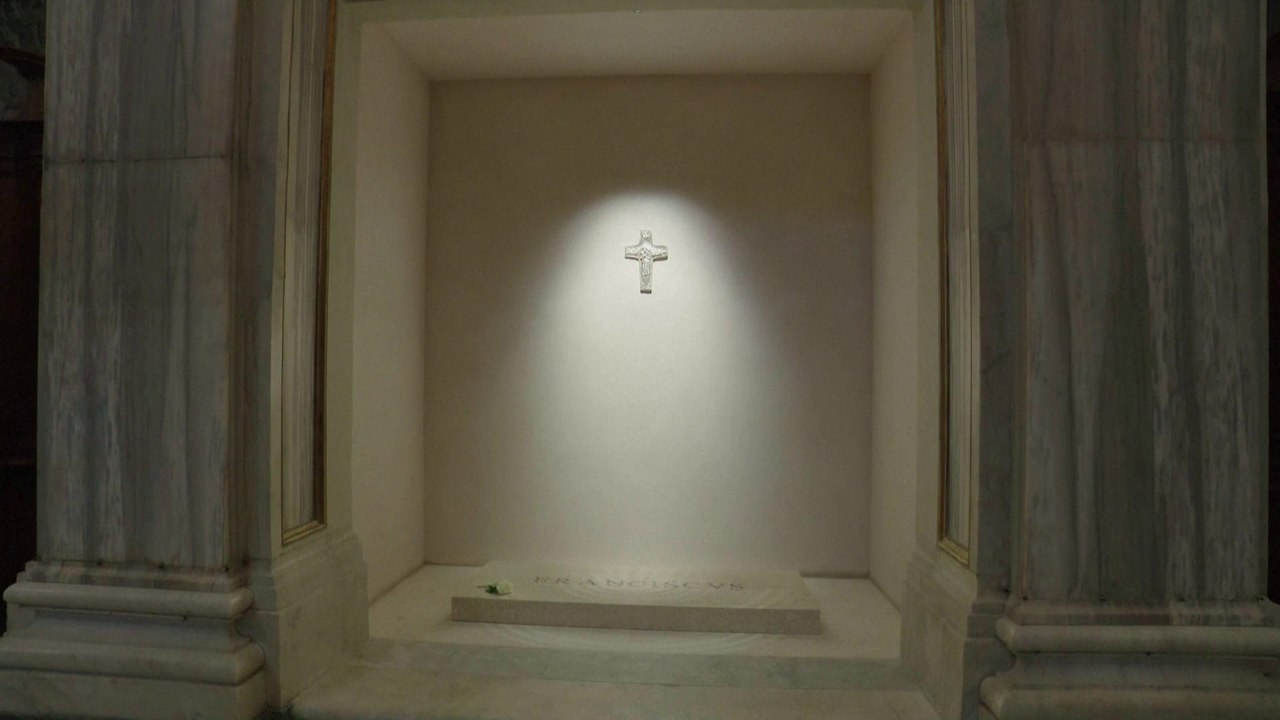 Mort du pape François : le Vatican dévoile des images de la tombe du souverain pontife