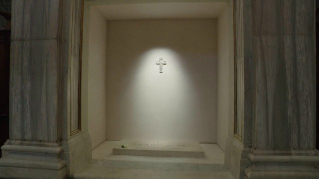 Mort du pape François : le Vatican dévoile des images de la tombe du souverain pontife