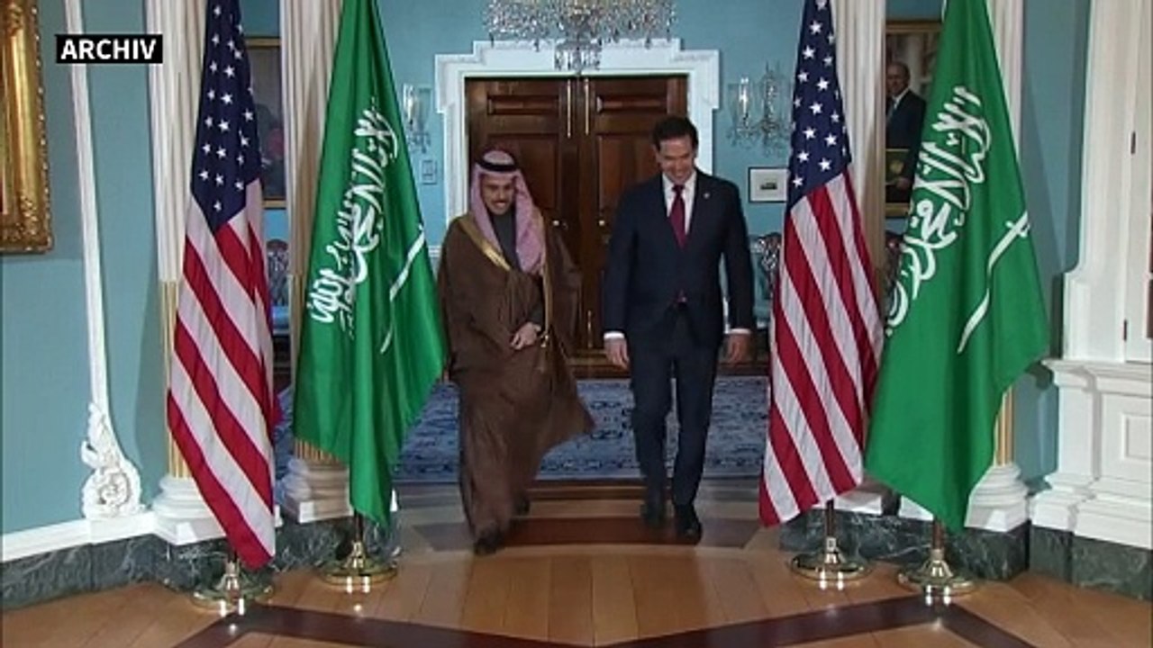 Trump fordert kostenlose Durchfahrt für US-Schiffe durch Panama- und Suez-Kanal