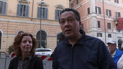 Rom: Gläubige stehen Schlange, um Franziskus' Grab zu sehen