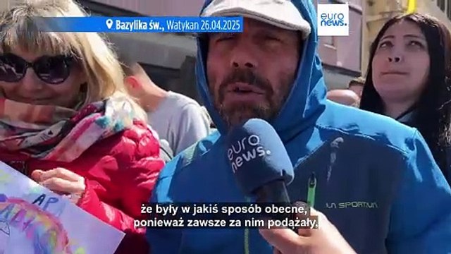 Dziesiątki tysięcy osób przybyło do Watykanu, aby pożegnać papieża Franciszka