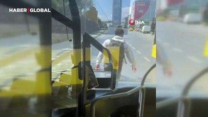 Yolun ortasında binmek istedi, ortalığı birbirine kattı