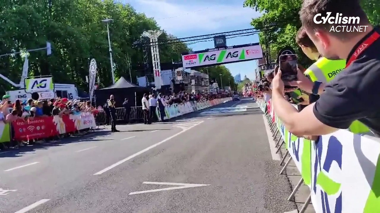 Cyclisme - Liège-Bastogne-Liège 2025 - L'arrivée triomphante de Tadej Pogacar à Liège pour la 111e Doyenne !