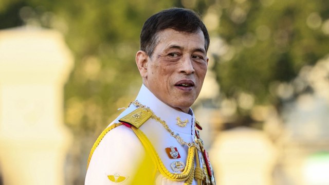 GALA VIDEO - Huit ans et demi de règne, et une grande première pour le roi de Thaïlande Rama X !