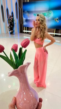 Flavia Mihasan - 12-16.04.2024 \Curtea Bisericii Mântuleasa \Super Neatza de Weekend. În oraș,cu Mariuspân șo boracii.\ Dimineața,cu Tatian și Lorena. Reuniune Chicago,repetiții, London Office Building. În parc, cu plozii.