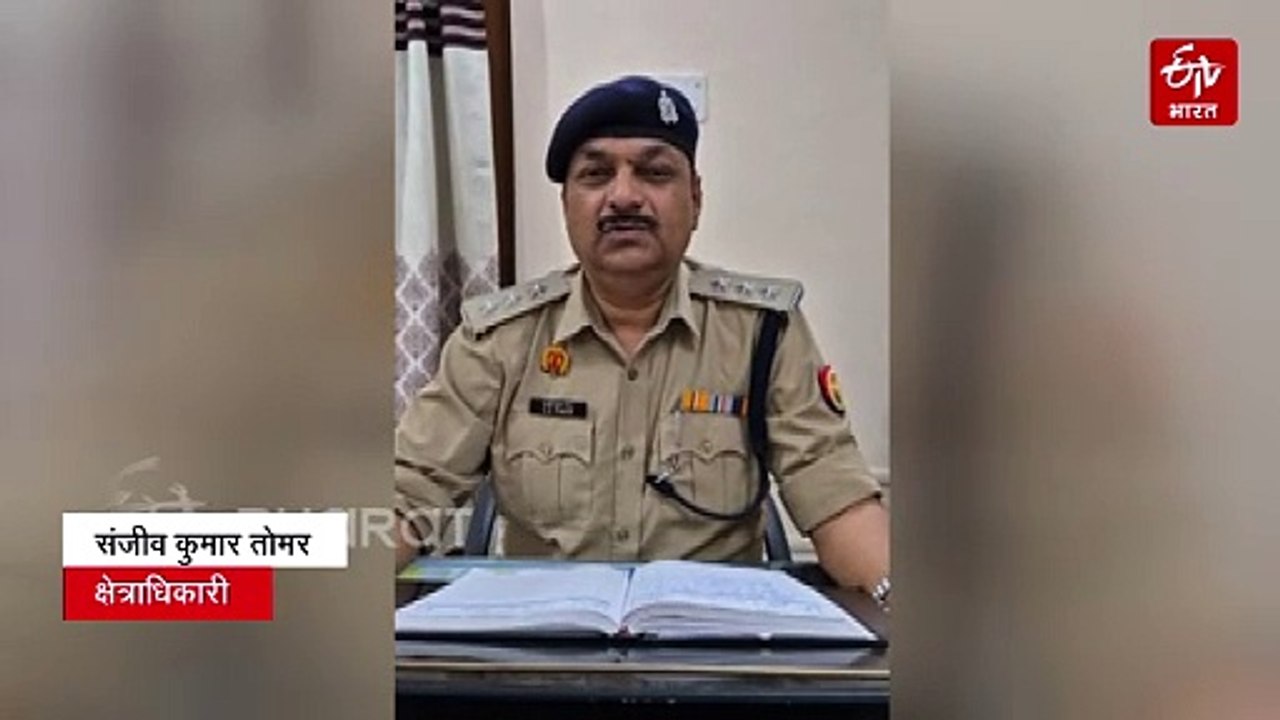 अलीगढ़ में मनचले को नंगा करके पीटा; रास्ते से जा रही छात्रा पर अश्लील कमेंट करने का आरोप, राहगीरों ने पकड़ा