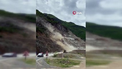 Faciadan son anda kurtuldular! Heyelan anı kamerada