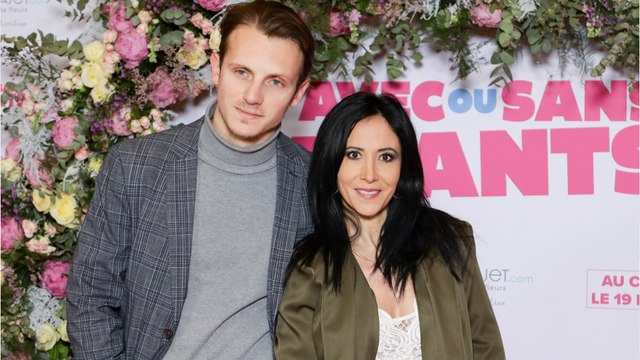 GALA VIDEO - Une belle photo en amoureux : Fabienne Carat fête ses 2 ans avec Léo, son chéri de 19 ans son cadet