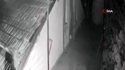 Elazığ’da 4.9’luk deprem anı güvenlik kamerasında