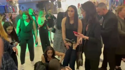 Düğün salonunda depremi hissedince bayıldı