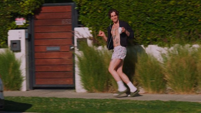 Damiano David, balletto sexy davanti alla casa a Beverly Hills: il video è virale