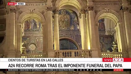 Ambiente en Roma durante una noche intensa con visitas masivas a la tumba del Papa Francisco en la Basílica de Santa María la Mayor.