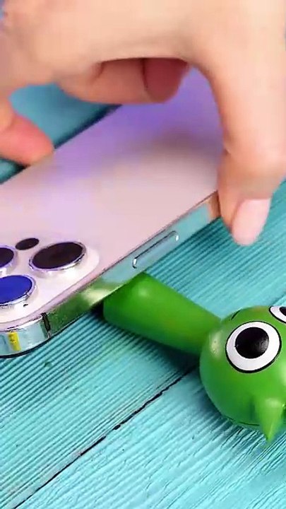 DIY cool phone holder!