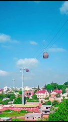 La route avant l'arrivée de M. le Président français et de sa femme.