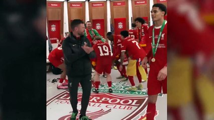 Trent Alexander-Arnold lidera la desenfrenada fiesta del Liverpool tras ganar la Premier