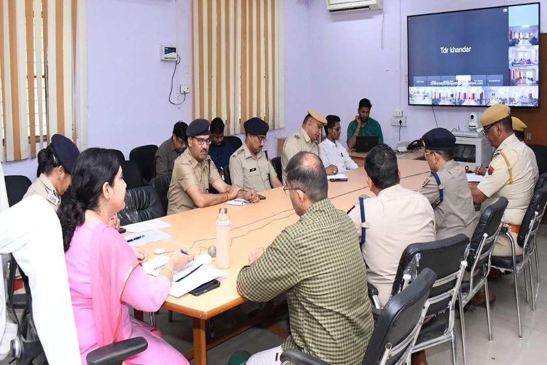 swm news...कलक्टर बोली: सोशल मीडिया पर अफवाहों या संदिग्ध पोस्ट करने वालों पर होगी कार्रवाई
