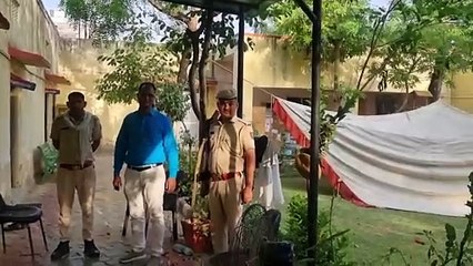 साइको किलर बैरक में बंद, फिर भी बाहर सशस्त्र गार्ड तैनात