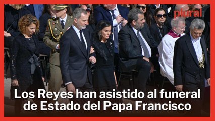 El look de la Reina Letizia en el funeral del papa Francisco: de luto riguroso y con mantilla