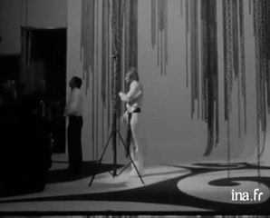 Johnny Hallyday – Le Créateur des Décors du Show Smet (Micros et Caméras – 5 Mai 1969)