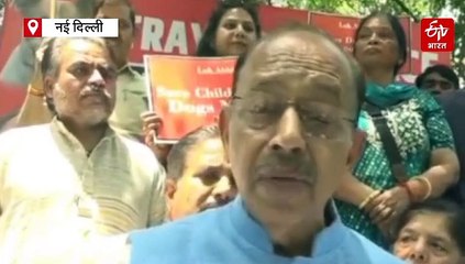 दिल्ली के कुत्तों से परेशान भाजपा नेता का जंतर मंतर पर प्रदर्शन, अपनी ही सरकार से कर डाली ये मांग