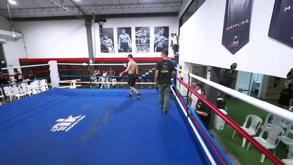 WESTCOL - SIENDO JURADO DE PELEAS DE BOXEO.