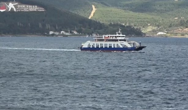 Çanakkale'de feribot seferlerine 'fırtına' engeli