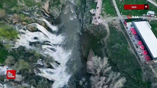 Van'da Muradiye Şelalesi coştu