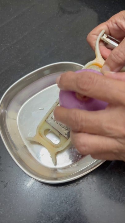 How to Make Onion Juice Without Blender or Juicer