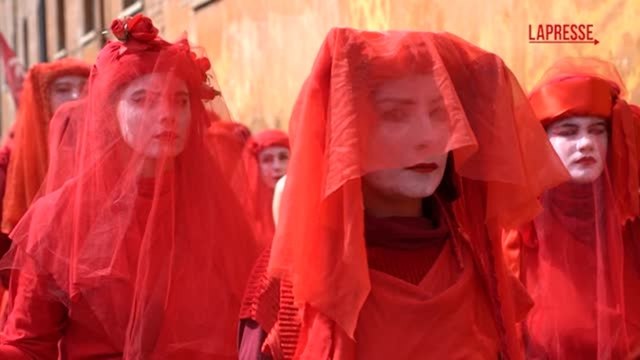 Rebel Parade a Roma: ecco il video del corteo colorato e chiassoso degli attivisti per il clima