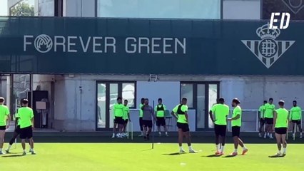 El Betis vuelve a entrenar con Bakambu