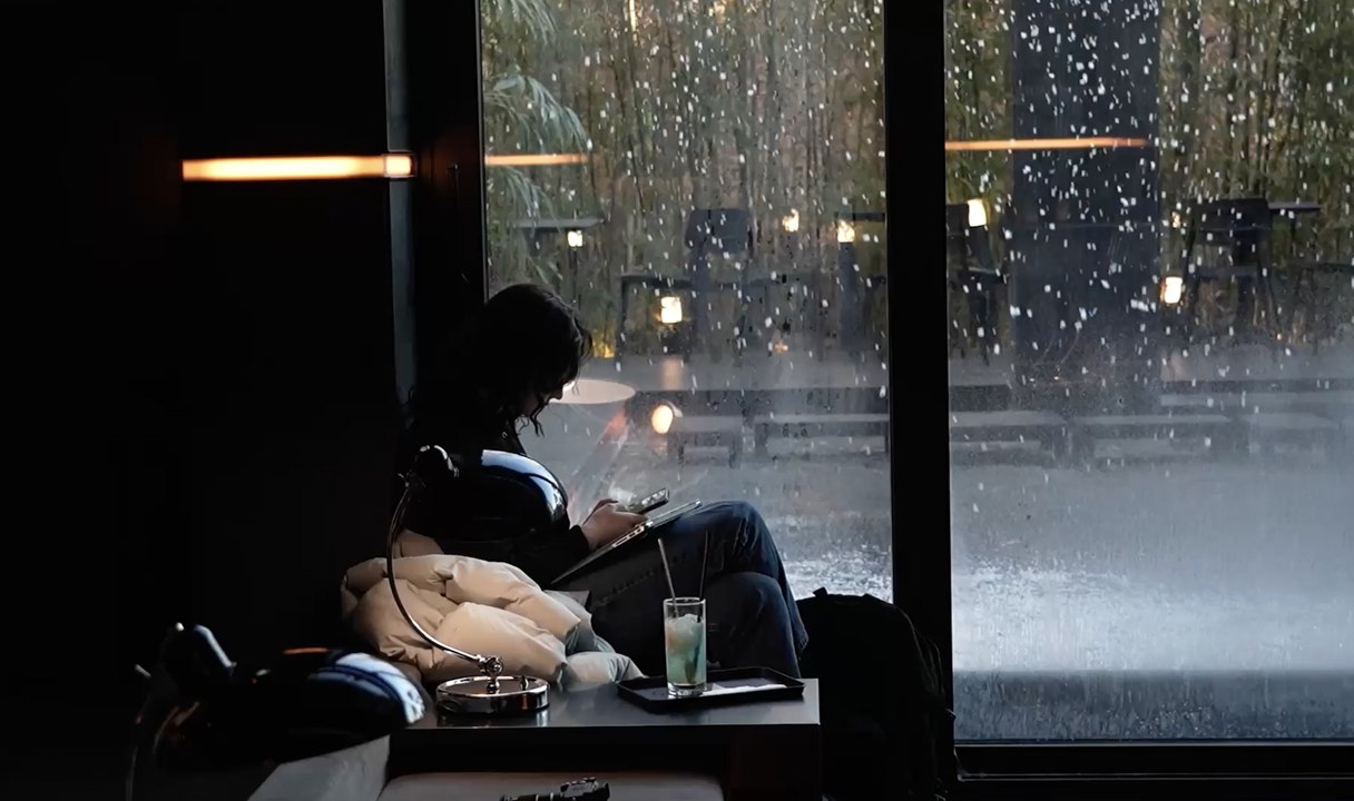 مقهى مُمطر على مدار السنة!