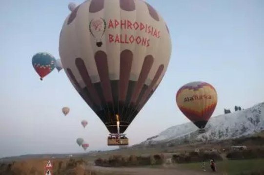 Pamukkale semaları sıcak hava balonlarıyla süsleniyor!