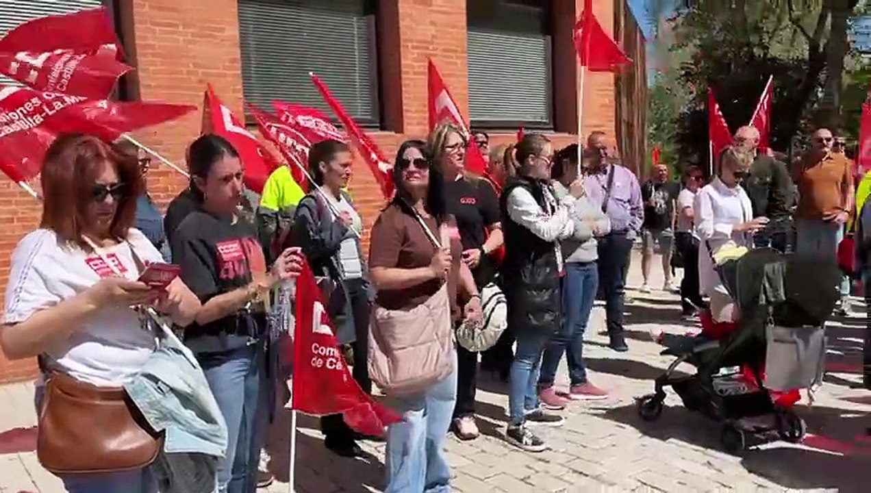 Concentración de CCOO y UGT con motivo del Día Mundial de la Seguridad y Salud en el Trabajo