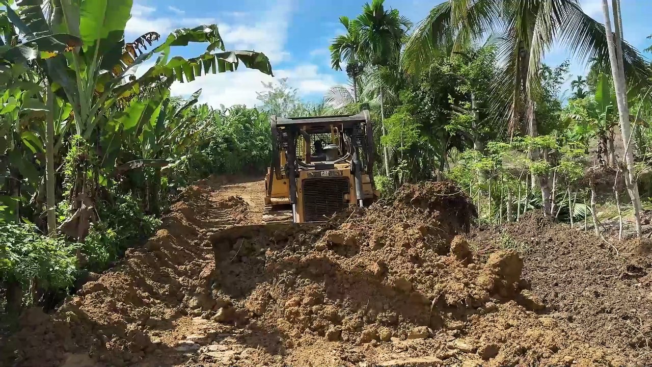 Guide to Farm Road Repair with Bulldozer D6R XL