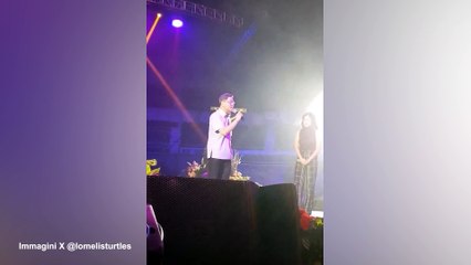 Il cardinale Luis Antonio Tagle canta "Imagine": è tra i più accreditati per succedere a Bergoglio