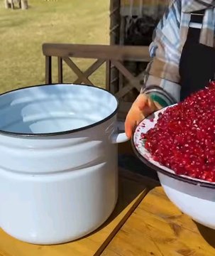 It is a very beautiful area and there are very beautiful people. I have downloaded this video for you people. After watching it, you will definitely like and share it. It is a very interesting video.