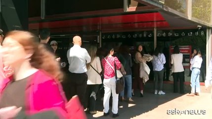 Black out in Spagna, Madrid in tilt: le file davanti alle banche per prelevare contanti