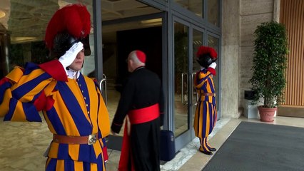 Cardeais se reúnem para definir data do conclave