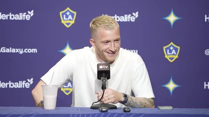 LA Galaxy - Marco Reus félicite deux jeunes apprentis journalistes pour leurs questions !