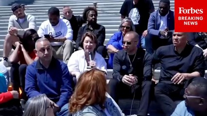 Amy Klobuchar Blasts GOP Cuts To SNAP At Hakeem Jeffries & Cory Booker's Sit-In On Capitol Steps
