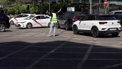 WATCH: Spanish roads left in CHAOS after nationwide power outage