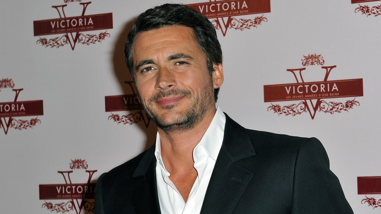 GALA VIDEO - Olivier Minne : carrière, vie privée… Tout savoir sur l’animateur de Fort Boyard