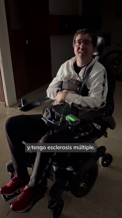 Abel, atrapado en el portal sin poder subir a su casa