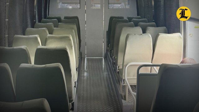 Así son por dentro los nuevos vehículos que se usarán en las deportaciones de haitianos